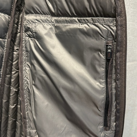 Tumi Pax Men’s Metallic Brown-Gray Packable Puffer Vest Large - Picture 9 of 10